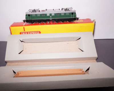 RF35] Trix Express 235 Schwere E-Lok Elektro-Lok der DB grün BR E50 009 OVP  