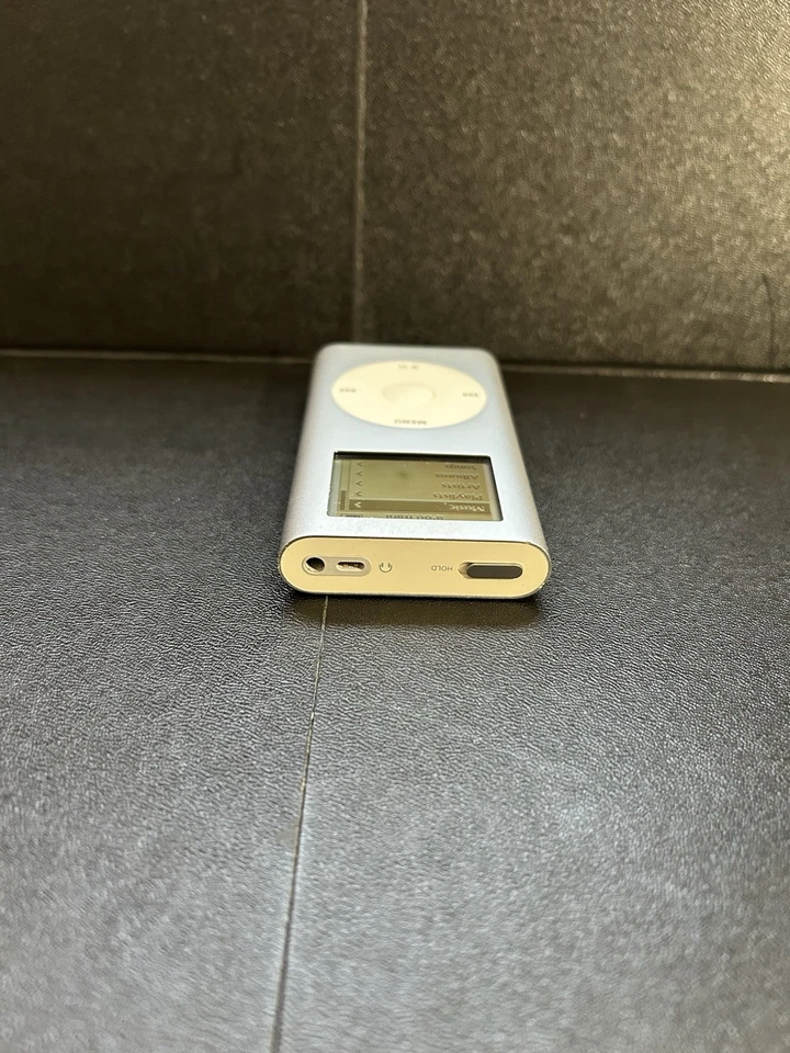 Apple iPod 1st Generation 4GB A1051 Audio MP3 Player - Silver - TESTED - Image 3 of 4