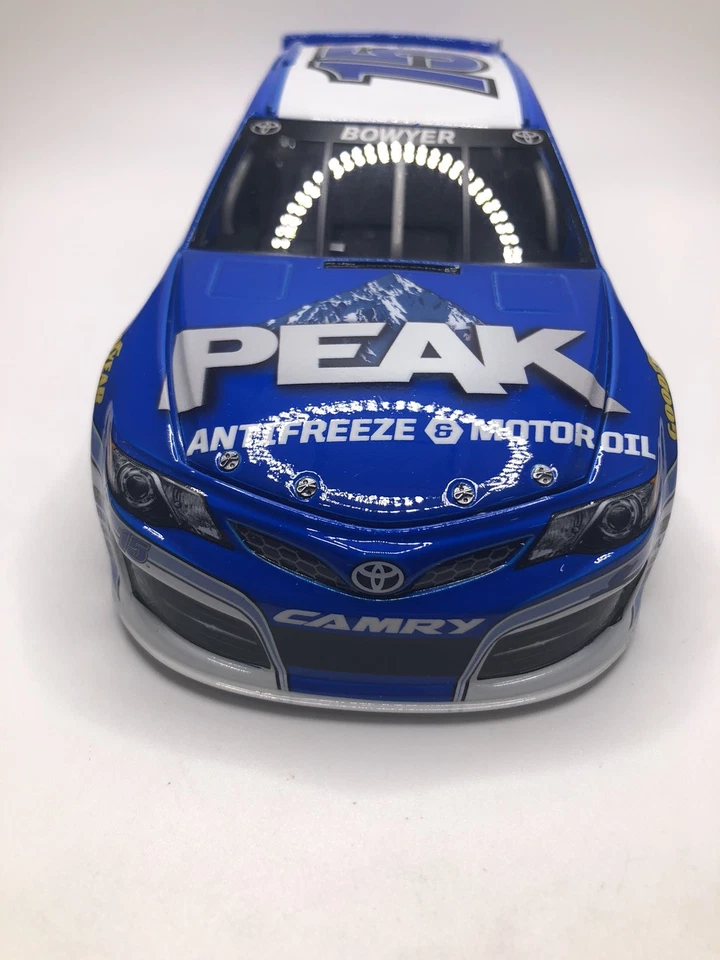 Clint Bowyer #15 PEAK Antifreeze 2014 Toyota Camry 1/24 NASCAR Diecast - Image 2 of 4