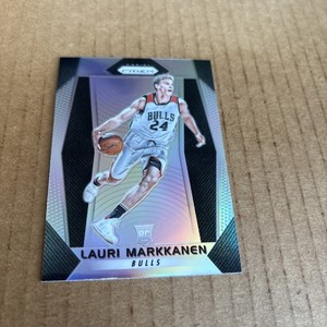 2017 Prizm SILVER Lauri Markkanen RC ROOKIE #247 Bulls Basketball Card (f3)