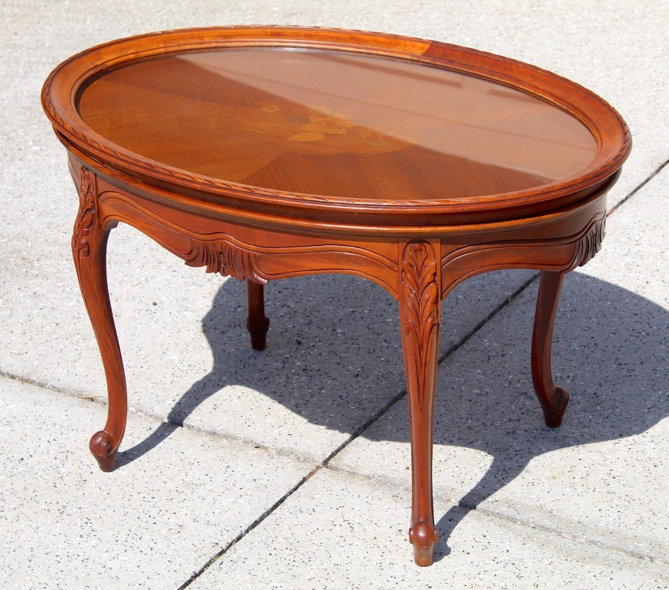 Antiguo parquet italiano estilo Luis XV con incrustaciones de caoba ovalado para servir Foto 2 de 4