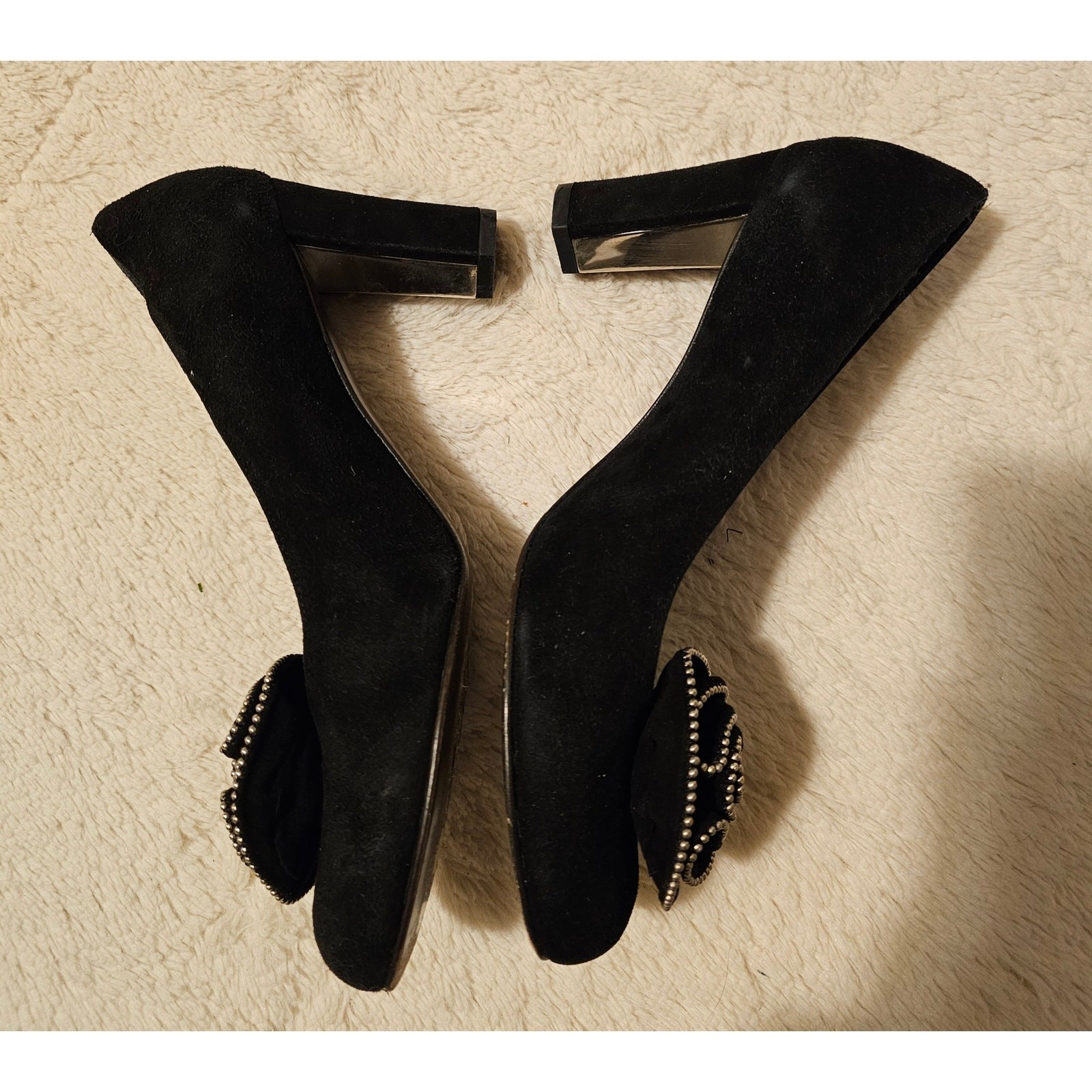 Stuart Weitzman 6M Suede leather floral silver edge accent. Heels. Unique. Glam