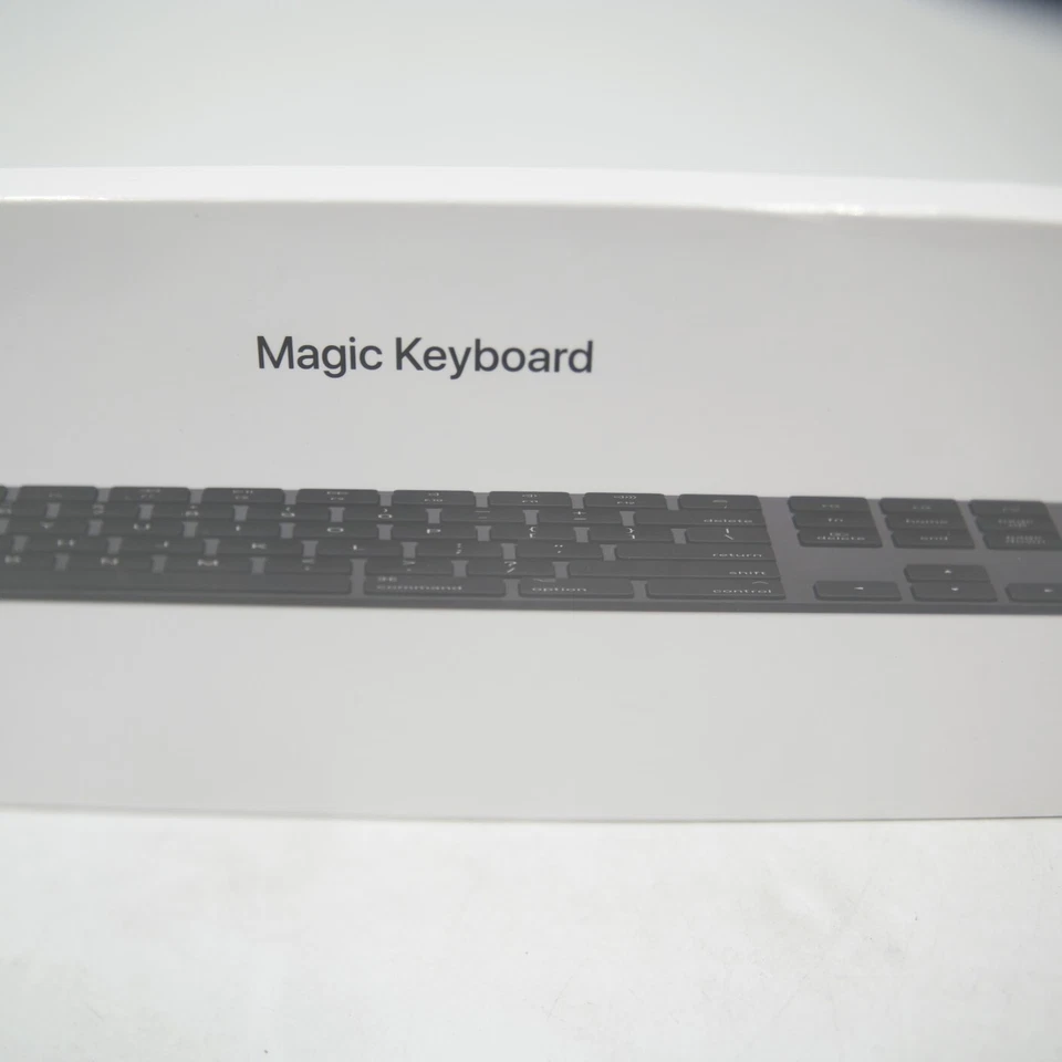 NUEVO Teclado mágico Apple genuino con teclado numérico (gris espacial/negro) A1843 Foto 3 de 4