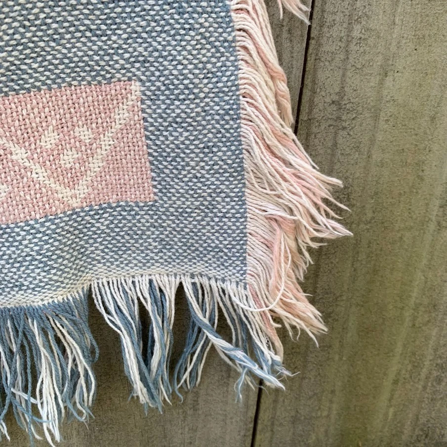 Manta de tapiz tejido con flores de retazos vintage flecos Cottagecore Foto 3 de 4