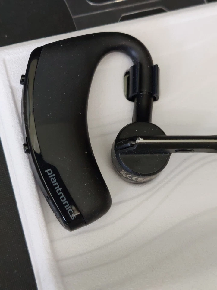 Auriculares inalámbricos Bluetooth Plantronics Voyager Legend con micrófono Foto 3 de 4