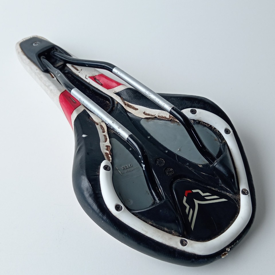 Felt Q720 Ergonomic Hybrid Bike Seat Dual Density Padding Off White Pre