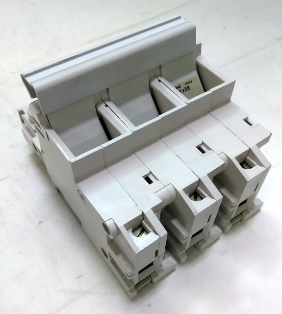 Legrand 21604 Rail Mount Fuse Holder, Holds 3 22x58 Fuses, 18mm Rail