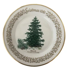 Lenox 1981 Annual Limited Commemorative Issue China Fir Gold Christmas Plate