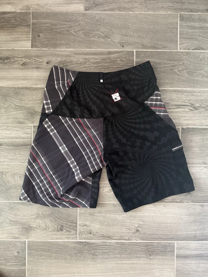 O'Neill Vintage Y2K Board Shorts Embroidered Logo, Red/Black, size M 30-32 - Image 2 of 4