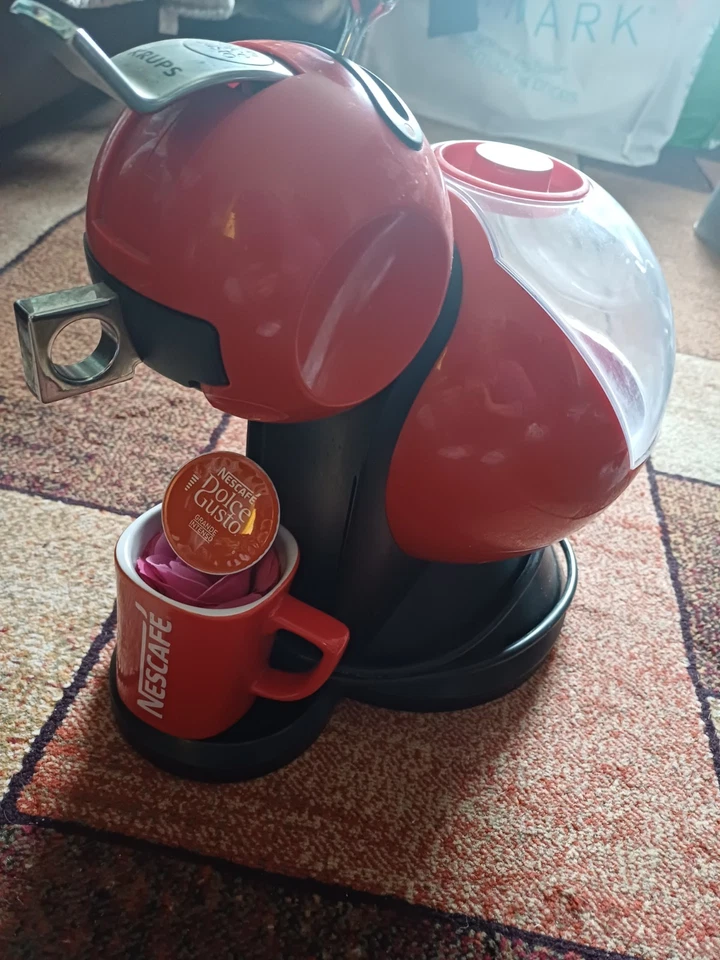 Krups Nespresso pod cofee machine, used. Red color, remowable water tank., photo 2 of 2