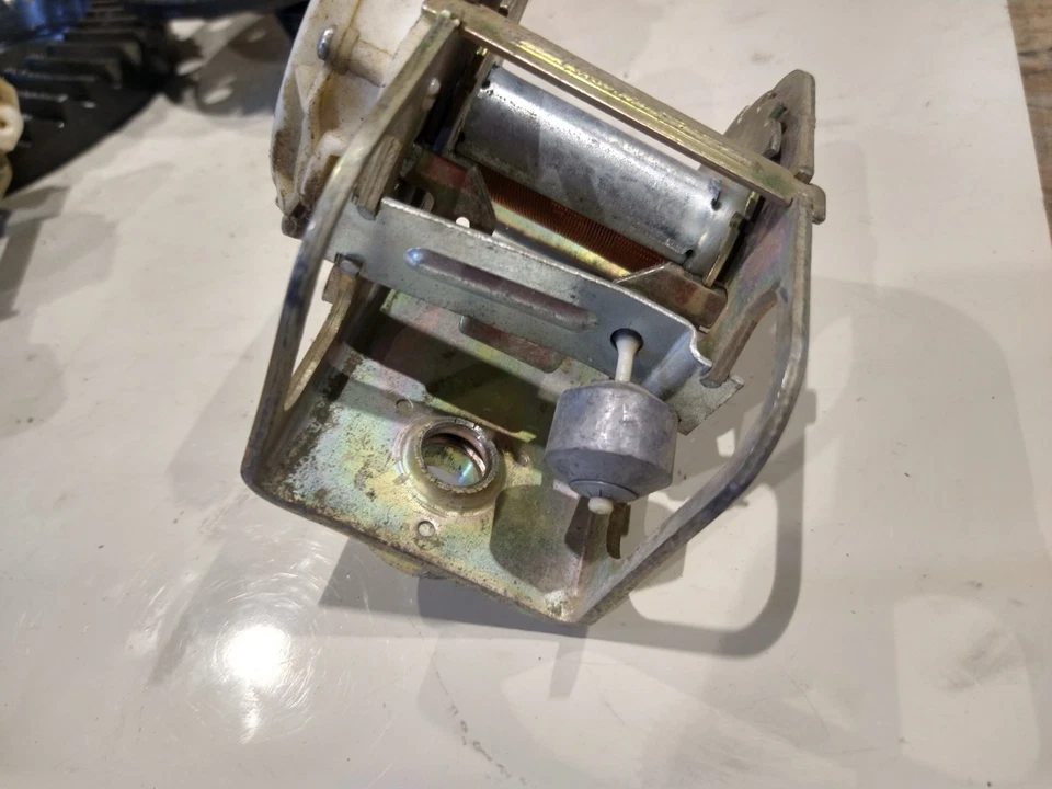 Retractor de cinturón de seguridad Jeep J10 J20 Foto 3 de 4