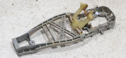 VW Touran 1T Bj 04 Rahmen Halter Tür Griff Tür hinten RECHTS #111869-C56