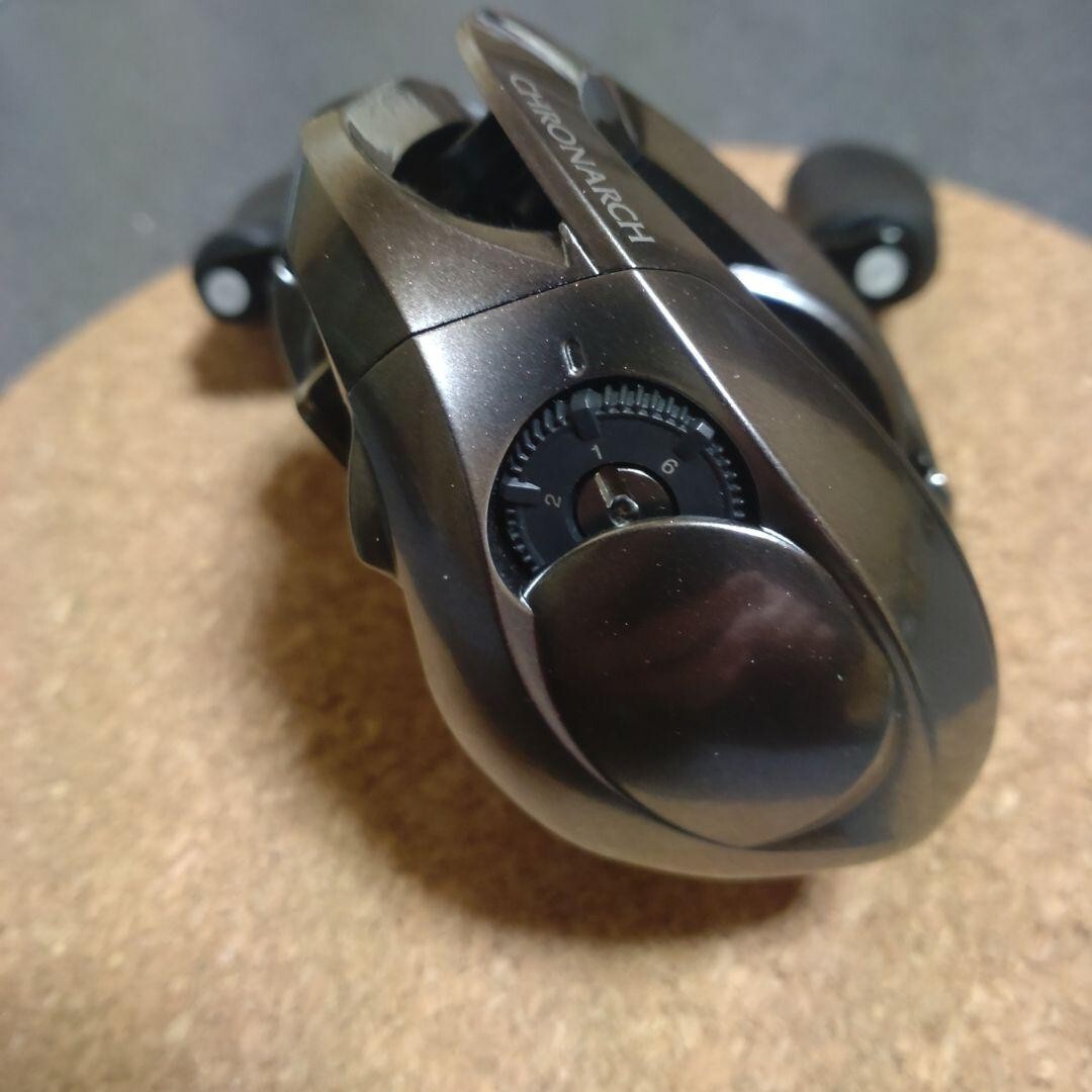 Shimano 17 Chronarch MGL 150 Right Baitcasting Reel Right
