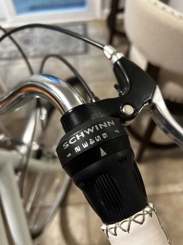 Schwinn Wayfarer  7-Speed Hybrid City Bike With Rear Rack - Image 4 of 4