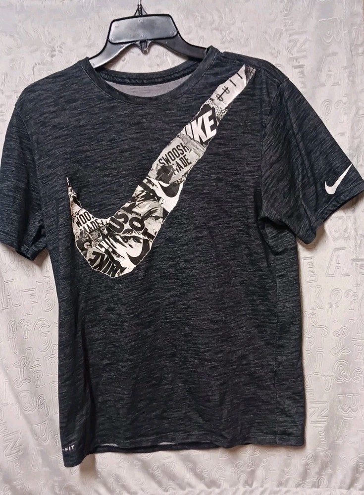 Men's Nike Dri-Fit Performance T-Shirt in Medium Size