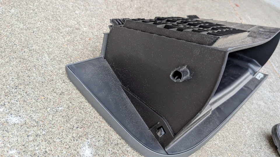 Guantera inferior completa para Toyota Sienna 2016, usada, gris Foto 4 de 4