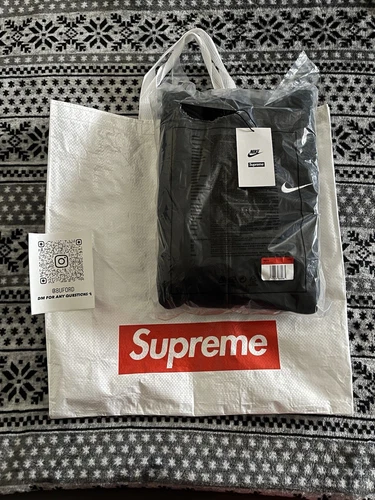Sweat à capuche zippé Supreme®/Nike® noir grand *LIVRAISON LE LENDEMAIN* ☑️