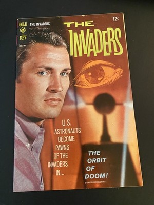 THE INVADERS # 2 (GOLD KEY) (1968) DAN SPIEGLE art - ROY THINNES PHOTO COVER