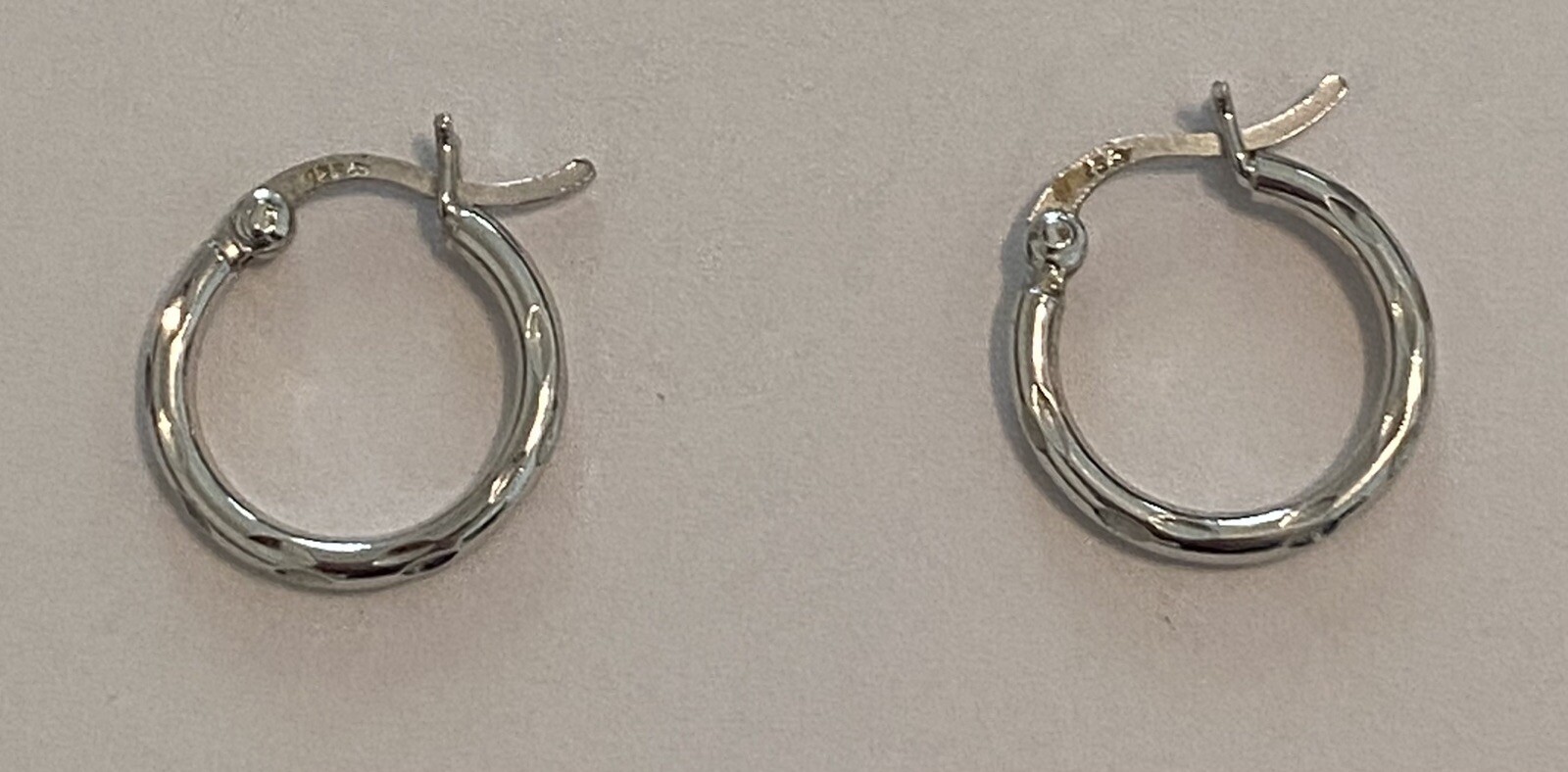 STERLING SILVER PATTERNED “LEAF CUT” HOOP EARRING… - image 14