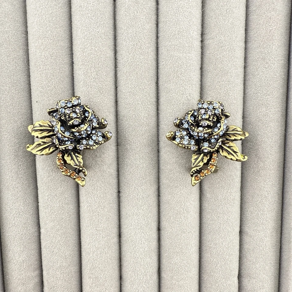 Pendientes Heidi Daus Azul Floral Omega Espalda Flor Perforada "Rosa Elegancia" Foto 2 de 4