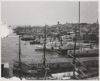 USA, USA, New York Harbor / Pier from Brooklyn Bridge, Sailboat, Ships