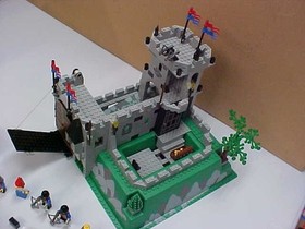 LEGOLAND 6081 KINGS MOUNTAIN FORTRESS COMPLETE WITH BOX VERY NICE 1990