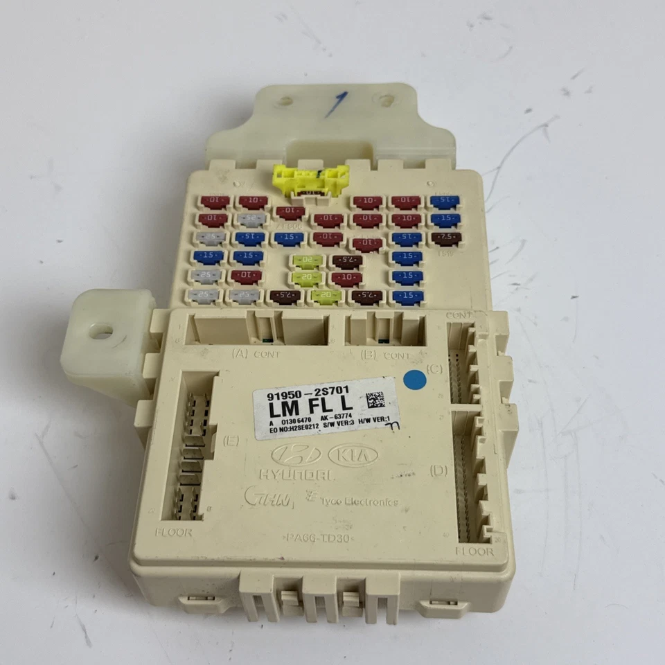 2015 HYUNDAI TUCSON JUCTION CABIN FUSE BOX 91950-2S701 OEM - Изображение 3 из 4