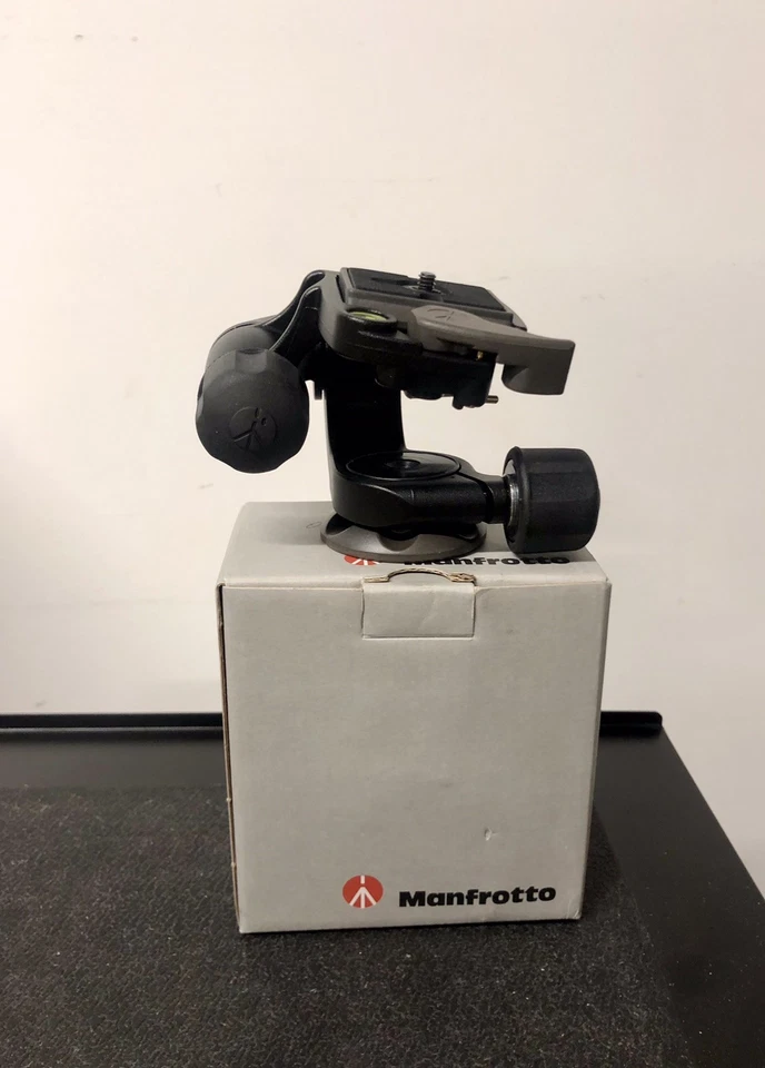 Manfrotto 460MG 3-Way, Pan-and-Tilt Head with 1/4"-20 Mount EUC - image 3 of 4