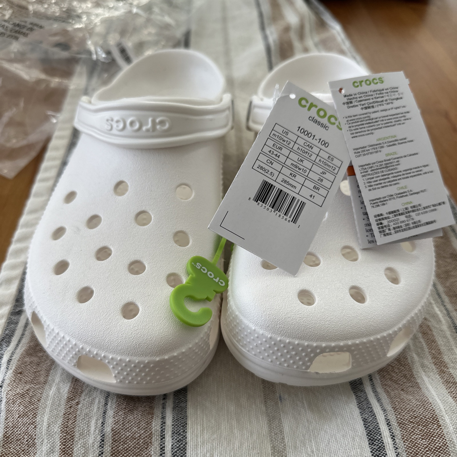 Crocs Unisex Classic Clog Sandal in White Size M10/W12 10001-100