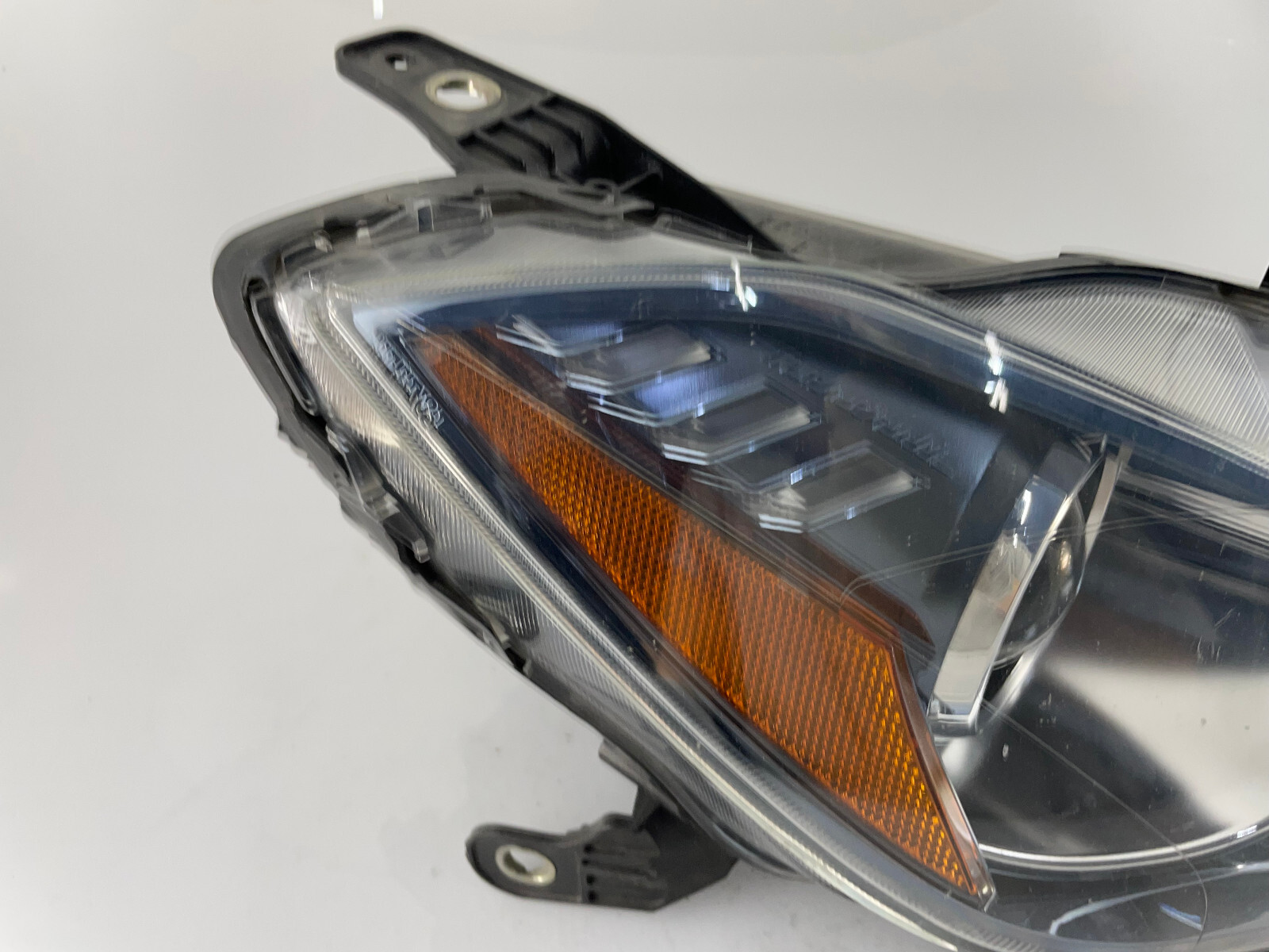 OEM | 2014 -- 2019 Maserati Ghibli HID Xenon LED Headlight (Right/Passenger)