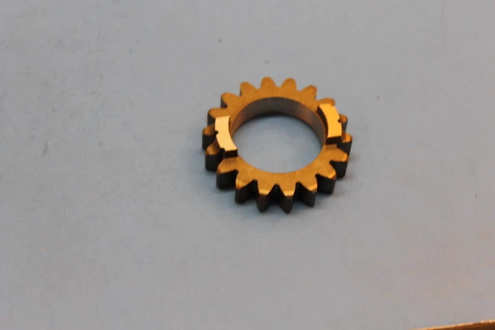 NOS YAMAHA DT1 DT3 MX250 MX360 YZ250 PIÑÓN DE PATADA PIEZA DE ENGRANAJE # 214-15631-00-00 Foto 3 de 4