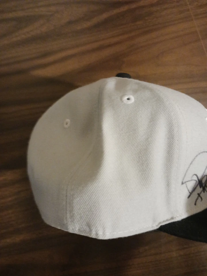 Sombrero ajustado Mitchell & Ness de los Raiders de Las Vegas talla 7 3/4 DJ Primier autógrafo original Foto 4 de 4