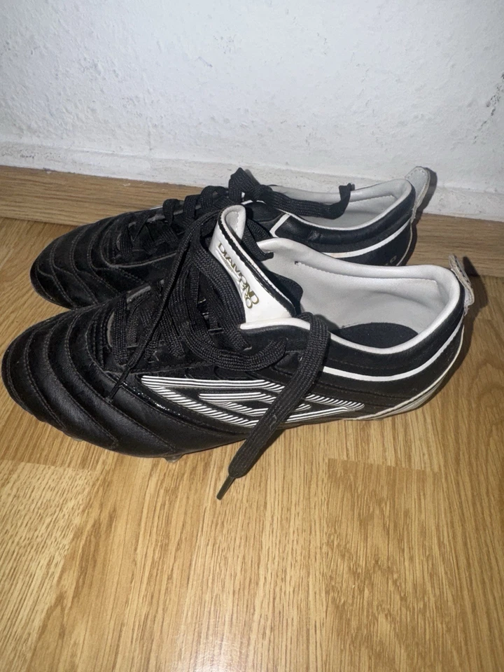 Umbro PR2FCE-J SG Metallstollenschuhe Football Fußballschuhe EUR 39 - Bild 4 von 4