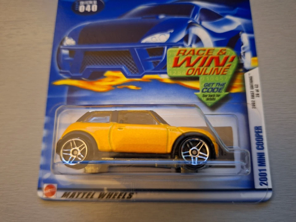 Hot Wheels MINI-Morris Lote de 4: 2001 Cooper Primera Edición Amarillo, Vagón Menor Foto 3 de 4