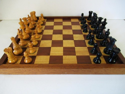 VINTAGE LIBRARY CHESS SET STAUNTON PATTERN K 77mm + BOX AND JAQUES STYLE BOARD - Picture 10 of 19