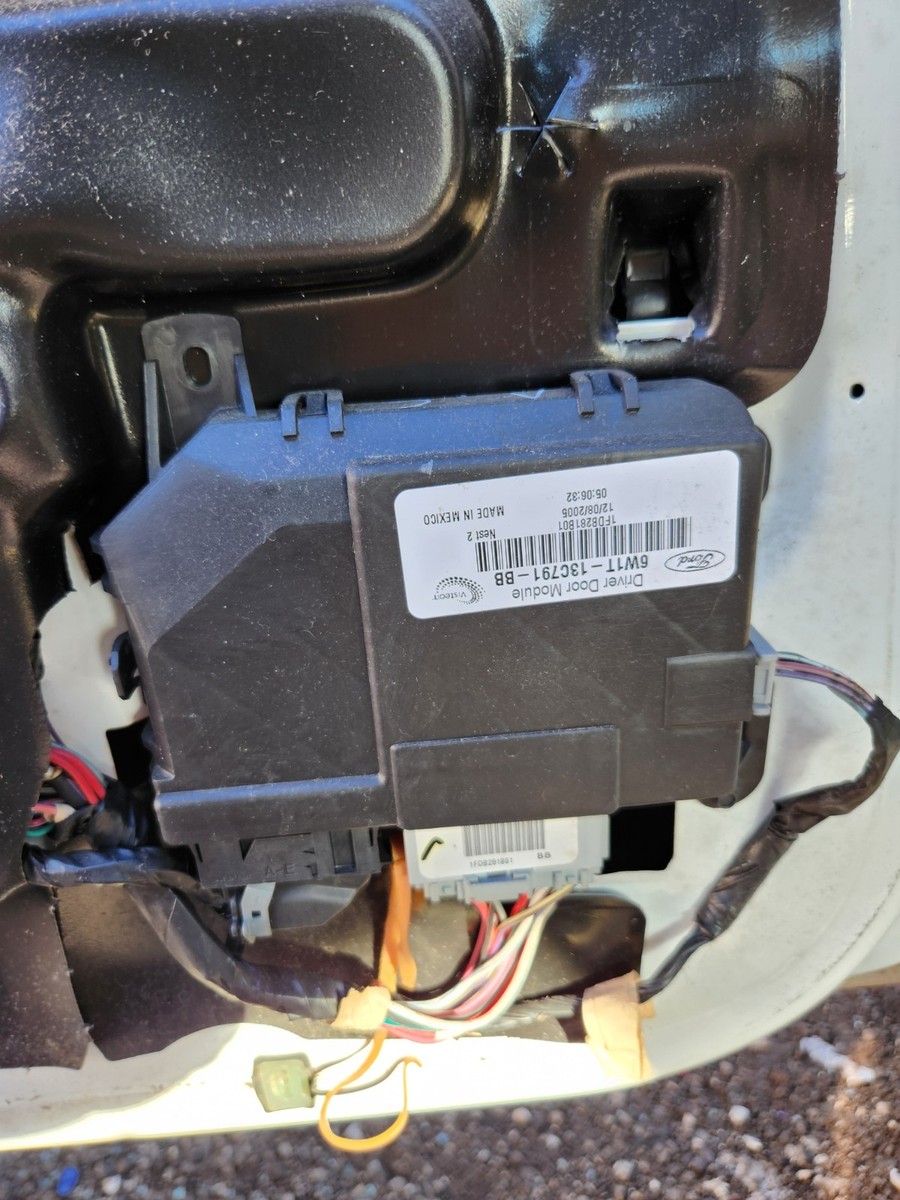 2006-2008 Lincoln Town Car Grand Marquis Crown Keyless Driver Door