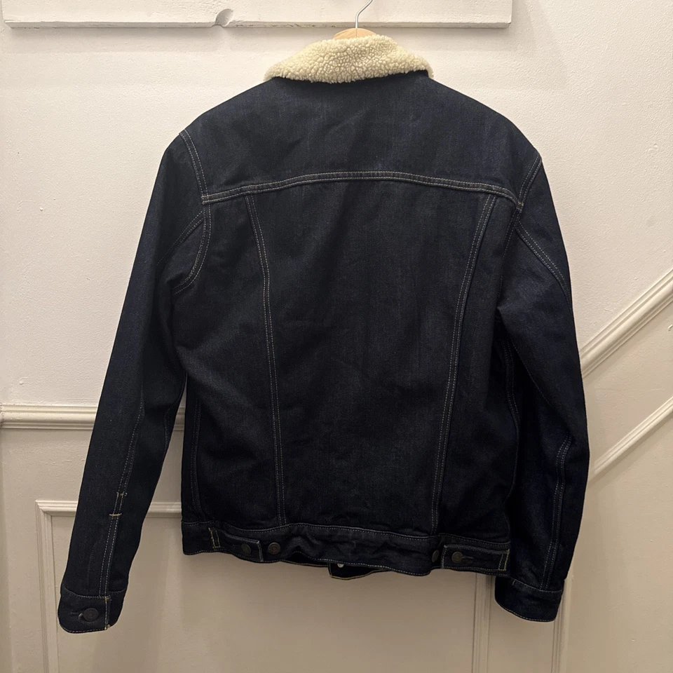 Levi's Strauss Men's Sherpa Lined  Denim Jean Jacket Medium Denim Jack jacket  - Image 4 of 4
