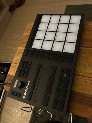 Native Instruments Maschine Mikro MK3 Drum Controller Beat Machine