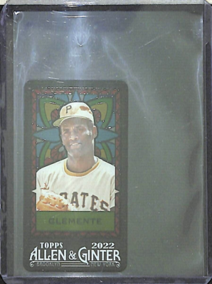 2022 Topps Allen & Ginter Baseball Mini Stained Glass #372 Roberto