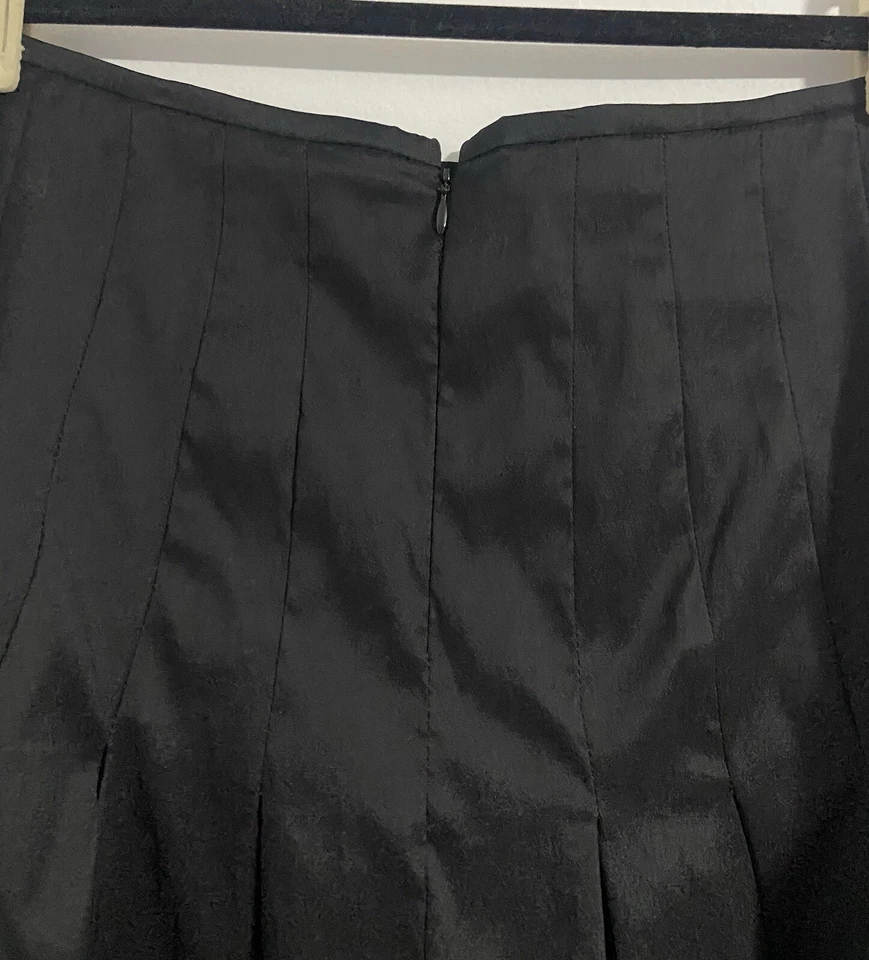 Falda para mujer Tadashi Shoji negra plisada superior acampanada inferior talla 10 Foto 4 de 4