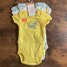 New Girls Carters 3pc Set Of Bodysuits Size 3 Months 