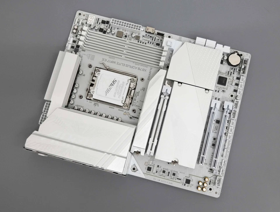 Gigabyte X870 Aorus Elite Ice AMD AM5 LGA 1718 ATX DDR5 4x M.2 无线局域网连接 主板 — 第 2/4 张图片