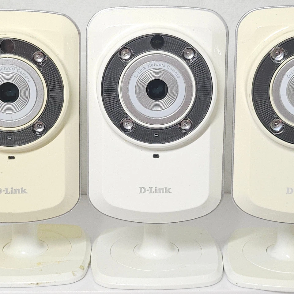 D-LINK Network Camera DCS-932L DAY/NIGHT CAMERA (Lot Of 3) - Image 4 of 4