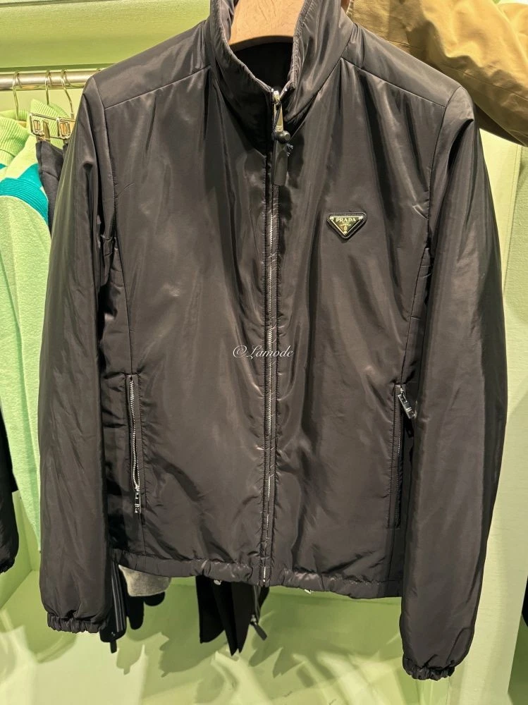 Prada Imbottitura Leggera Reversibile con Logo Triangolo 24FW 106O F002L