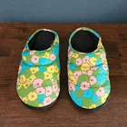 Baggu Women's Puffy Slippers Boho Floral Pink Yellow Green Blue Flowers Size M/L