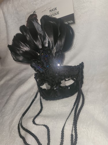 Black Sequined Mardi Gras Masquerade Mask Peacock style Feathers Shiny Sparkly - Picture 6 of 10