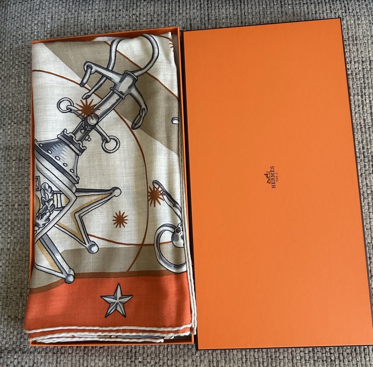 NEW in Box HERMES Orange / Naturel / Gris Chorus Stellarum Shawl