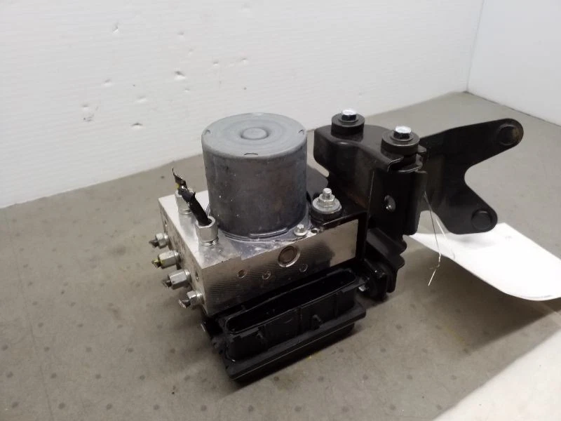 ABS Pump With Module Fits 14-15 INFINITI QX70 678562 - Image 2 of 4