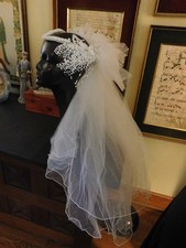 BEAUTIFUL VINTAGE WHITE PEARL / FLOWER HEADPIECE 2 LAYER VEIL
