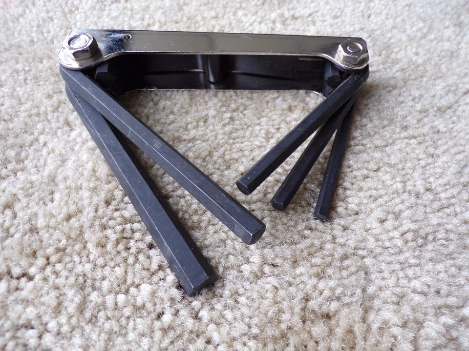 3/8 to 1/4 inch - Klein Tools 70579 5 Piece SAE Fold-Up Hex Key Set, 70579 @d1 - Image 2 of 4